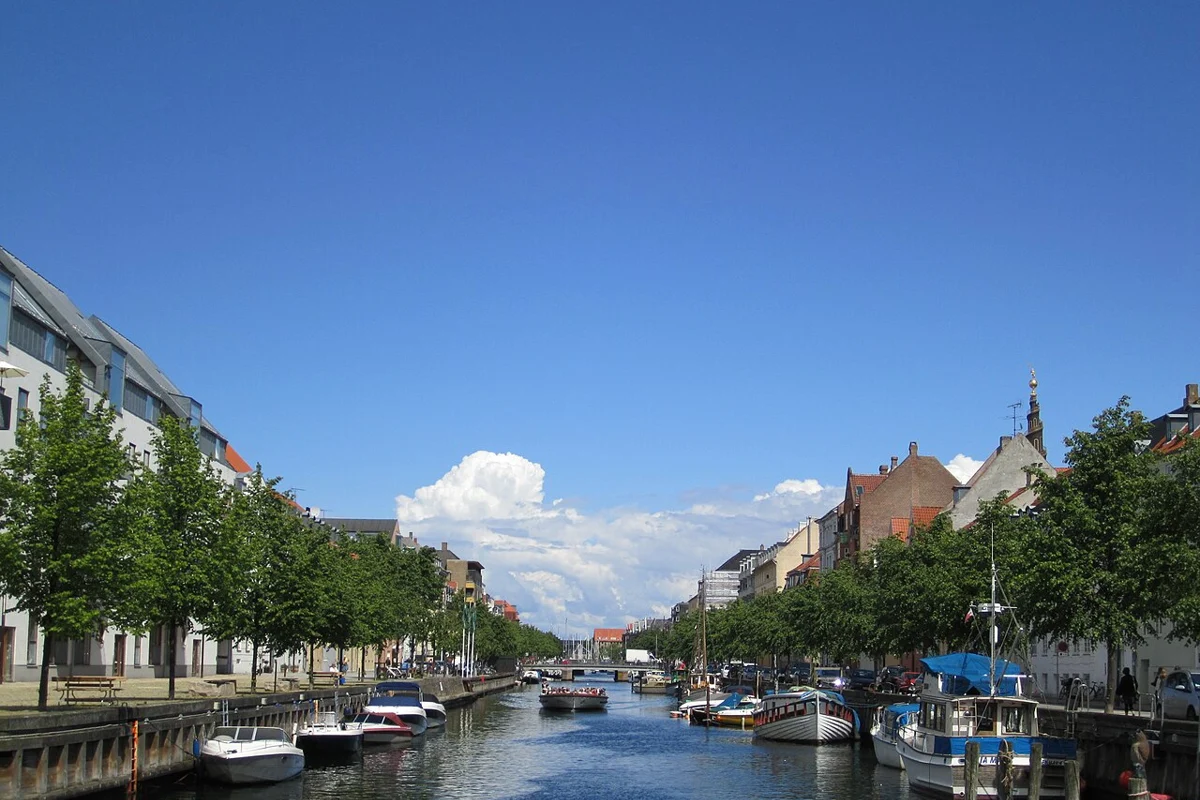 Boats and waterside buildings along Christianshavns Kanal