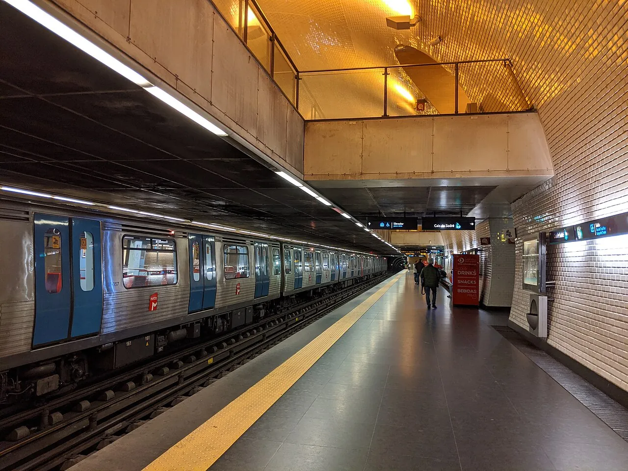 Baixa-Chiado (Lisbon Metro) (49661167473).jpg